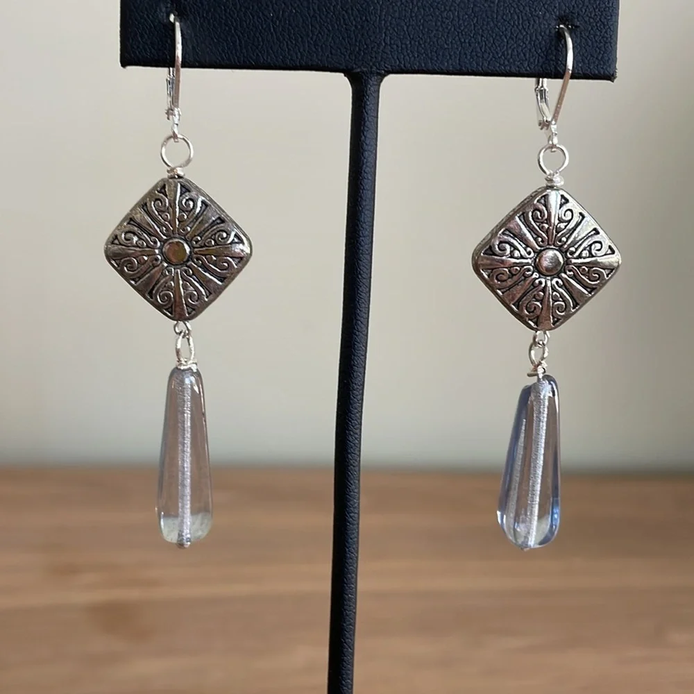 HAND CRAFTED EARRINGS Clear Grayish-Blue Drops Decorative Silver Plated Beads